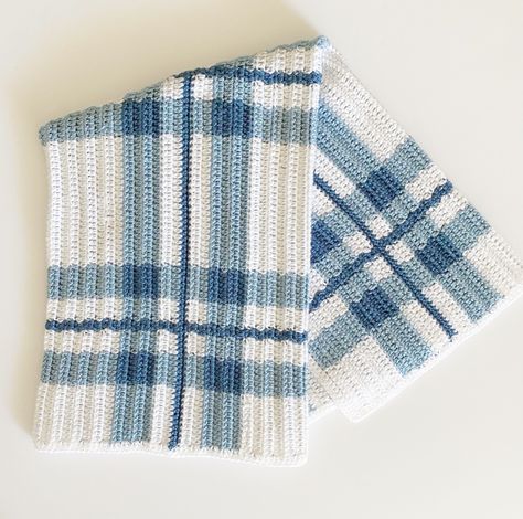 Crochet Blue Plaid Baby Blanket for the intermediate crocheter. If you've made a gingham blanket, you will love making plaid. Daisy Farm, Blankets Crochet, Plaid Crochet, Pillow Ideas, Farm Crafts, Plaid Baby, Easy Crochet Patterns Free, Caron Simply Soft, Crochet Daisy