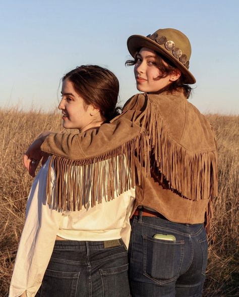 Western Romance Aesthetic, Queer Western Aesthetic, Queer Southern Aesthetic, Butch Cowgirl, Queer Western Fashion, Queer Cowboy Aesthetic, Gay Cowboy Aesthetic, Queer Country, Lesbian Cowgirl