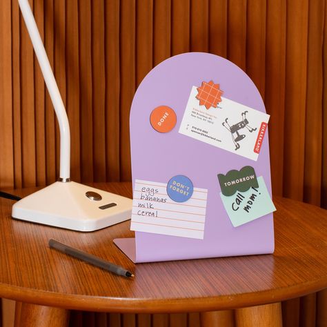 This charming magnetic board with a built-in stand will keep your desk organized. Includes 4 double-sided magnets Magnet Desk, Desk Organization Ideas, Work Desk Organization, Design Stationary, Desk Items, Magnetic Memo Board, Magnet Board, Desk Organization Office, Organization Inspiration