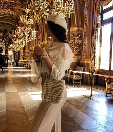 Classy in Versailles, what else? 😍 Versailles Outfit, Versailles Fashion, Olivia Culpo Style, Cold Weather Outfits Winter, Kiss The Sky, Fall Fashion Trends Women, Classy Winter Outfits, Chic Winter Outfits, Snow Fashion