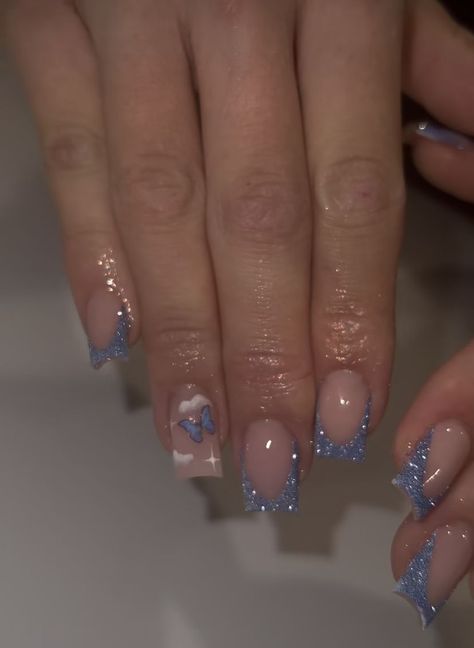 Short Nails Bday, Fake Nail Designs Acrylics Short, Nail Ideas For Prom Short, Short Euphoria Nails, Acrylic Nails For Concert, Short Nail Birthday Designs, Trendy Birthday Nails Short, Short Nail Designs Prom, Birthday Acrylic Nails Medium