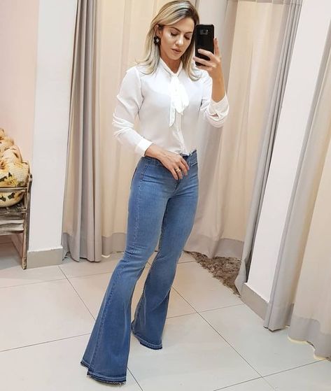 Flare Jeans Style, Casual Oufits, Outfit Elegantes, Outfit Pants, Outfit Plan, Gorgeous Blouses, Outfit Mujer, 90s Fashion Outfits, Classy Work Outfits