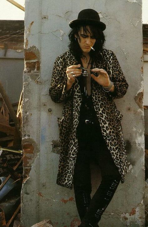 Glam Rock Outfits, Glam Rock Aesthetic, 80s Glam Rock, Izzy Stradlin, Glam Rock Style, Rock Aesthetic, Rockstar Aesthetic, Duff Mckagan, Teddy Boys