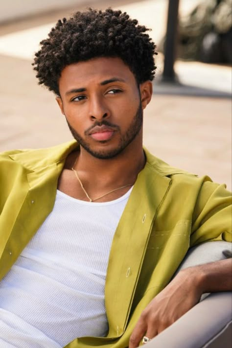 Black Men Hairstyles Twist, Taper Fade Afro, Afro Hair Fade, Black Man Haircut Fade, Twist Hair Men, Hairstyles Twist, Diggy Simmons, Taper Fade Curly Hair, Hair Twists Black