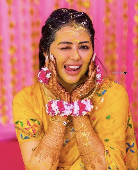 Photo by Sunny Dhiman Phôtography | indian bride at her haldo ceremony | floral jewellery for the bride | haldi ceremony outfit | #wittyvows #bridesofwittyvows #haldi #haldiceremony #haldijewellery #haldioutfit #mehendi #bridalmehendi #indianbridal #indianbridalwear #indianbridallehenga #potd #trending Mehendi Videos, Haldi Pics, Haldi Pose, Mangala Snanam, Haldi Poses For Bride, Haldi Poses, Bride Haldi, Haldi Photoshoot, शादी की तस्वीरें