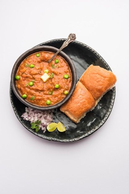 Mumbai style pav bhaji is a fast food di... | Premium Photo #Freepik #photo #food #restaurant #vegetables #india Vegetable Mash, Brazilian Snacks, Indian Fast Food, Mix Vegetable, Soft Bread, Honey Cookies, Pav Bhaji, Indian Street, Probiotic Foods