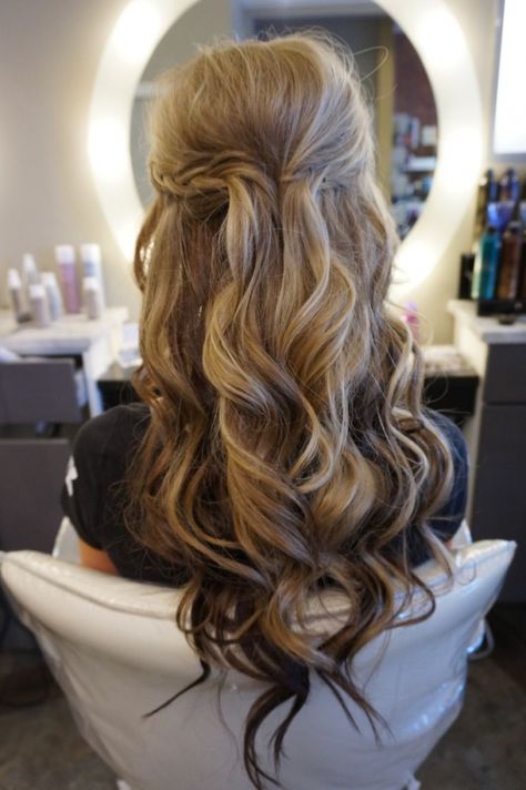 Loose Curls Loose Curls Updo, Loose Curls Long Hair, Loose Curls Wedding, Half Up Curls, Loose Curls Hairstyles, Wedding Hair Half, Bridesmaid Hair Long, Mother Of The Bride Hair, Curls For Long Hair