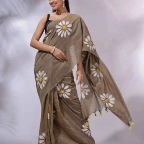 Catalog Name: *Summer Collection Flower Print Saree Collection* With BP Very Good Quality Order Soon *Price: ₹780 ~₹1405~ (55% OFF)* _Free Shipping! COD & Returns Available!_ _Extra *₹40* charge for COD orders*_ (Assured quality at factory price) Flower Print Saree, Print Saree, Printed Sarees, Saree Collection, Flower Print, Couture Fashion, Summer Collection, Flower Prints, Good Quality