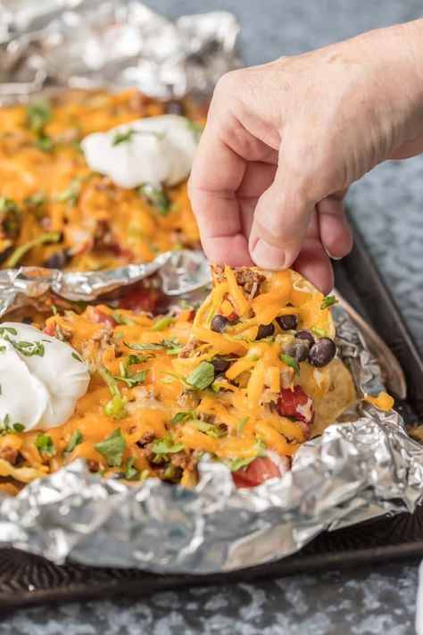 Best Nacho Recipe, Foil Pack Dinners, Foil Packet Dinners, Foil Pack Meals, Foil Dinners, Plats Healthy, Foil Packet Meals, Foil Packet, Easy Camping Meals