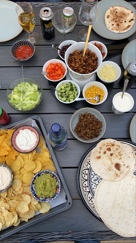 #tacos #tacosparty #tacofriday #party #fromvintagetomodern Taco Tuesday Party, Cocktail Night, Taco Night, College Friends, Taco Tuesday, Pretty Food, Dinner Ideas, Drawing Ideas, Dinner Party