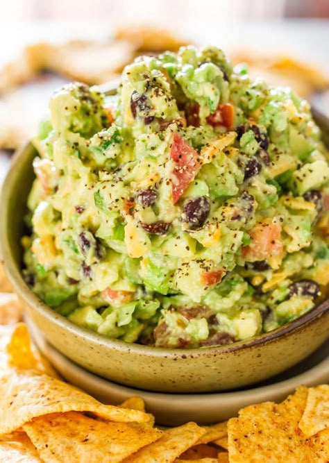 Joe Montana's Touchdown Guacamole - Truly the best guacamole I've ever had, just amazing. Bold delicious flavors, just what you need to enjoy the game. Jo Cooks, Best Guacamole Recipe, Joe Montana, Superbowl Snacks, Just Eat It, Guacamole Recipe, Football Food, Avocado Recipes, Perfect Appetizers