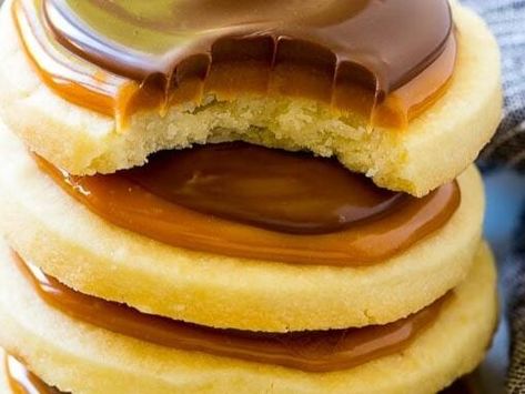 Homemade Twix Cookies For A Halloween Treat - NewsBreak Peanut Butter Twix, Shortbread Chocolate, Buttery Cookie, Cookies Shortbread, Caramel Dessert, Chewy Caramel, Cookie Cups Recipe, Sugar Cookie Crust, Best Christmas Cookie Recipe