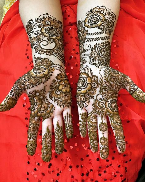 Instagram photo by fauziya Shaikh • Dec 31, 2020 at 5:24 PM Dubai Mehendi Designs, Dubai Mehndi, Front Mehndi Design, Red Henna, Full Hand Mehndi, Latest Henna Designs, Rose Mehndi Designs, Engagement Mehndi Designs, Stylish Mehndi