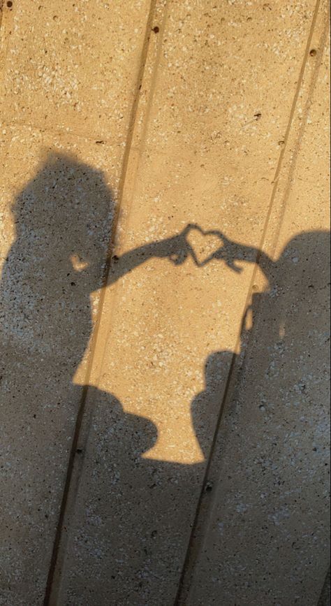 Best Friend Heart Hands, Best Friends Holding Hands Aesthetic, Friends Holding Hands Aesthetic, Holding Hands Friends, Friends Holding Hands, Pretty Flowers Photography, Friends Heart, Hand Shadows, Friends Hanging Out