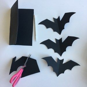 Sophisticated Halloween Party, Diy Halloween Party Decor, Batman Theme Party, Origami Decor, Diy Halloween Party, Halloween Party Decor Diy, Batman Theme, Easy Diy Halloween Decorations, Ghost Diy