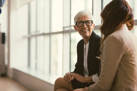 New teacher talking to her mentor in a school hallway Clinical Supervision, High Emotional Intelligence, Passive Aggressive Behavior, Teacher Preparation, Respect People, Intelligent People, Good Listener, Interpersonal Relationship, Self Regulation