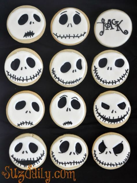 Our favorite way to get spooked is obviously by cookies. Buffet Halloween, Halloween Sugar Cookies Decorated, Halloween Deserts, Halloween Cookie Recipes, Halloween Cookies Decorated, Halloween Sugar Cookies, Halloween Food Treats, Nightmare Before Christmas Halloween, Halloween Baking