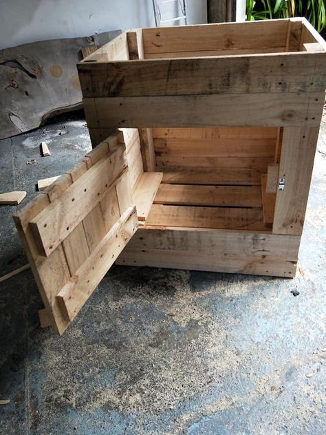 Pallet Potato Planter, Pallet Potato Planter Diy, Pallet Wood Garden Boxes, Potato Planter Box Diy, Potato Box Diy How To Build, Wood Craft Projects To Sell, Potato Box Garden, Potato Planters Diy, Pallet Planter Boxes Diy