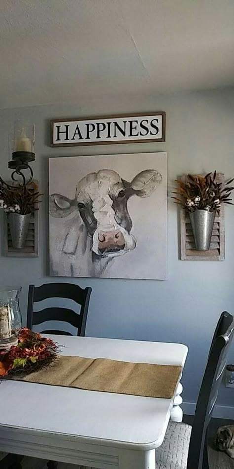 Cow Wall Decor Bedroom, Farmhouse Cow Kitchen, Cow Themed Dining Room, Highland Cow Home Decor Ideas, Cow Themed Kitchen Farmhouse, Cow Pictures Decor Living Room Farmhouse, Cow Pictures Decor Bedroom, Cow Bedroom Decor Farmhouse Style, Cow Farmhouse Decor