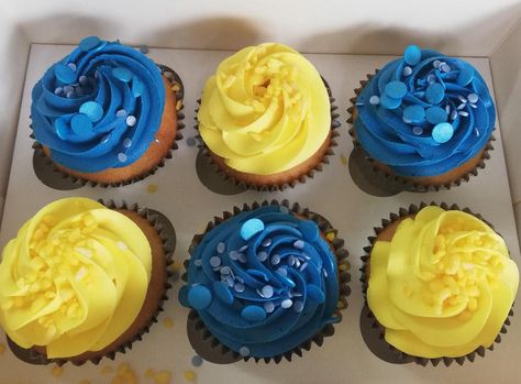 blue and yellow buttercream cupcakes Yellow And Blue Cupcakes, Team Dinner, Yellow Cupcakes, Decorating Frosting, Minion Cupcakes, Cupcakes Ideas, Blue Cupcakes, Yellow Cups, Twins Birthday