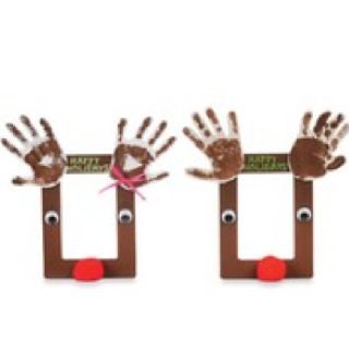 Reindeer frames. We used Popsicle stick! Reindeer Handprint, Christmas School, Preschool Christmas, Christmas Classroom, Groundhog Day, Classroom Crafts, Noel Christmas, Christmas Crafts For Kids, Holiday Activities