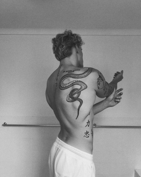 Back Tattoos For Guys Upper, Man With Tattoos, Cobra Tattoo, Dragon Tattoos For Men, Upper Back Tattoos, Torso Tattoos, Snake Tattoo Design, Tattoo Inspiration Men, Neck Tattoo For Guys