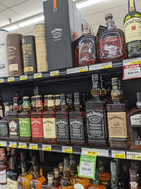 Wall Of Sound, Refreshing Drinks Recipes, Alcohol Aesthetic, Alcohol Bottles, Vodka Drinks, Cigars And Whiskey, Wine Shop, Jack Daniel, Pretty Drinks