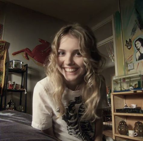 Skins Cassie, Skins Vibes, Cassie Ainsworth, Cassie Skins, Hannah Murray, Skin Aesthetics, Skins Uk, Literally Me, My Aesthetic