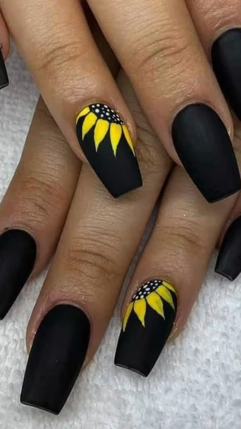 Interesting Nails, Sunflower Nail, Easy Toe Nail Designs, Occasion Nails, Sunflower Nail Art, Dark Purple Nails, Acrylic Inspiration, Black And White Nails, Foot Nail