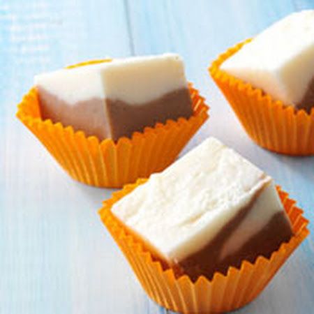 Root Beer Fudge- ahhhh!!! Beer Float, Marshmallow Creme, Root Beer Float, Fudge Recipe, Homemade Candies, Fudge Recipes, Sweets Treats, Candy Recipes, Root Beer