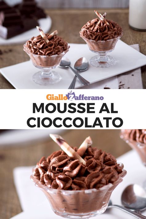 Mousse al cioccolato: spumosa e vellutata, è perfetta per concludere le tue cene. Pronta in pochissimo e facilissima da preparare, servila in graziosi bicchierini, accompagnata da un biscottino! #mousse #cioccolato #chocolate #dessert #dolce #facile #sweet #veloce #recipe #ricetta #easy #quick #torta #cake #giallozafferano [Easy whipped dark chocolate mousse recipe] Dark Chocolate Mousse Recipe, Mousse Dolce, Dark Chocolate Mousse, Bruschetta Ingredients, Applesauce Cake, Top Chicken Recipes, Chocolate Mousse Recipe, Mousse Recipes, Peach Pie