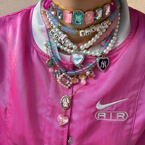 Jewelry Maximalist, Diy Statement Necklace, Jewelry Layering, Winter Necklace, Outfit Pink, Chic Earrings, Stylish Bracelet, April 7, Fashion Victim