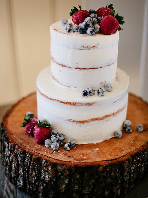 Experience the magic of a cozy winter wedding without the cold with a frosted berry cake garnish. Set on top a natural birchwood dessert stand for extra winter wonderland vibes. Cake With Berries, Fruit Wedding Cake, Fruit Wedding, Wedding Cake Photos, Winter Wedding Cake, Fruitcake Recipes, Romantic Wedding Cake, Berry Cake, Rustic Wedding Cake