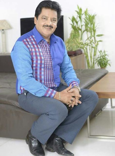 Udit Narayan Udit Narayan Photos, 90s Bollywood Songs, Jassi Gill, Old Film Stars, Udit Narayan, Iphone Wallpaper Classy, Amazing Funny Facts, Song Hindi, 90s Bollywood