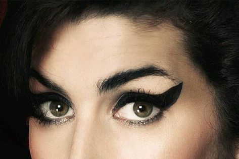 Amy Jade Winehouse on Instagram: “💔 #amywinehouse #amyjadewinehouse #eyeliner #beautiful #UK #amyjade” Amy Wine, Amy W, Amazing Amy, Mark Ronson, Black Tears, Amy Winehouse, Gel Eyeliner, Her Music, Back To Black