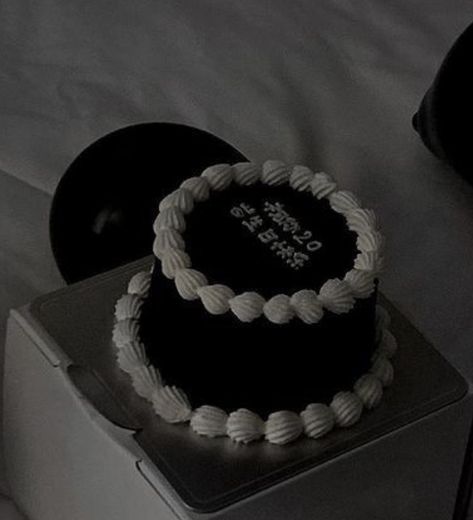 Enhypen Pic, Black Dessert, 22 Birthday, Birthday Cake For Him, Basic Cake, Small Cakes, Birthday Ideas For Her, 22nd Birthday, Bday Cake