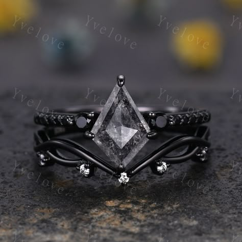 Black Diamond Engagement Ring Gothic, Black Wedding Rings For Women Unique, Salt And Pepper Diamond Ring Kite, Black Metal Engagement Ring, Black Wedding Band Women, Black Band Wedding Rings For Her, Goth Wedding Bands, Black Gem Engagement Rings, Dark Fantasy Engagement Ring