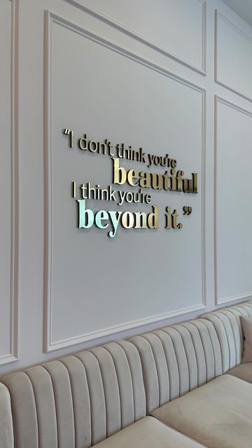 Botox Salon Ideas, Medspa Waiting Room, Beauty Lounge Ideas, Med Spa Decor Ideas, Salon Aesthetic Beauty, Medspa Branding, Med Spa Aesthetic, Luxury Salon Interior Design, Beauty Salon Aesthetic