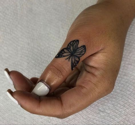 Finger Tattoo Ideas, Borboleta Tattoo, Thumb Tattoos, Magic Runes, Rose Tattoos For Women, Finger Tattoo For Women, Hand And Finger Tattoos, Pretty Hand Tattoos, Butterfly Tattoos For Women