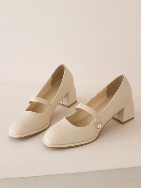 Beige Mary Janes, Cream Mary Janes, Light Academia Shoes, Shoes For Graduation, Beige Shoes Heels, Formal Women Shoes, Formal Shoes Women, Aesthetic Footwear, Maryjane Shoe