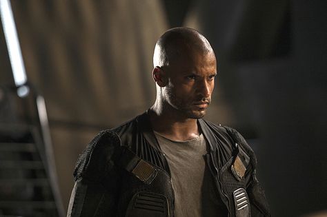 the-100-304-11 Ricky Whittle The 100, Lincoln The 100, The 100 Season 3, Brenda Strong, Isaiah Washington, Ricky Whittle, The 100 Characters, The Cw Shows, Superman Lois