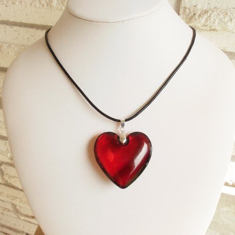 Ruby+Red+Glass+Heart+Pendant+Necklace Pendant Necklace Outfit, Small Gifts For Coworkers, Big Heart Necklace, Big Pendant Necklace, Red Pendant Necklace, Red Heart Necklace, White Blouses, Pendant Necklace Simple, Big Necklace