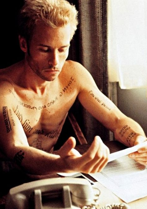 Memento Leonard Shelby, Memento Movie, Guy Pearce, Shutter Island, Detective Series, Septième Art, True Detective, Christopher Nolan, Stanley Kubrick