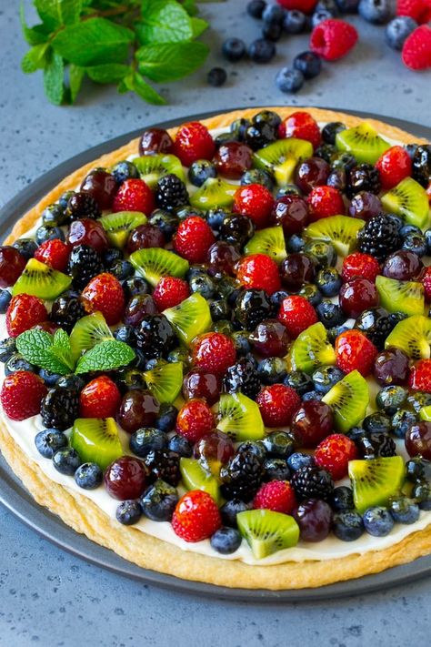 Sugar Cookie Crust Fruit Pizza, Fruit Pizza With Cream Cheese, Pizza With Cream Cheese, Healthy Fruit Pizza Recipe, Fruit Pizza Topping, Fruit Pizza Frosting, Fruit Pizza Bar, Fruit Pizza Designs, Fruit Pizza Crust