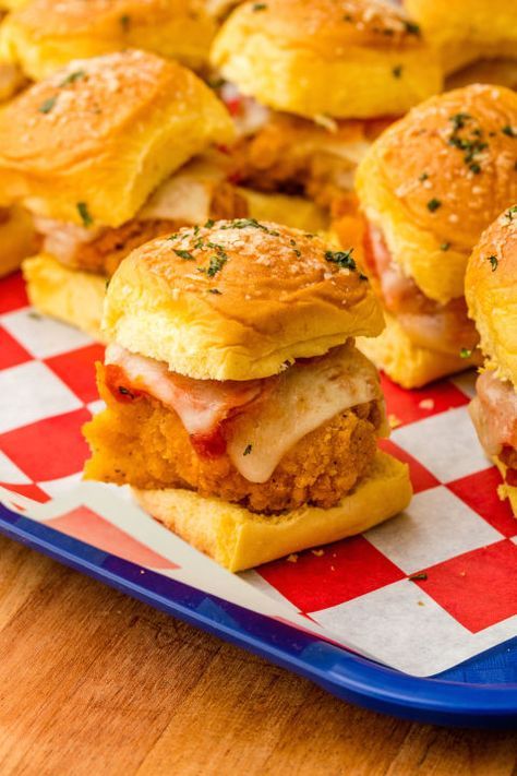 Chicken Parm Sliders are there for when you want to eat 2 or 3 sandwiches and feel okay about it. Chicken Parm Sliders, Parm Sliders, Super Bowl Party Menu, Small Sandwiches, Frozen Chicken Nuggets, Bowl Party Food, Superbowl Appetizers, Chicken Sliders, Mini Burgers