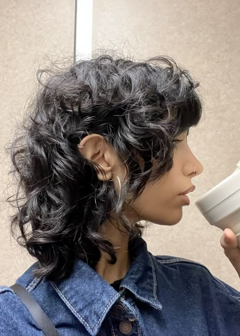 @lucky___gurl on twitter Intricate Hairstyles, Harry Styles Hair, Curly Shag Haircut, Androgynous Hair, Natural Curly Hair Cuts, Hair Dyed, Haircuts For Curly Hair, Hairdos For Curly Hair, Hair Tattoos