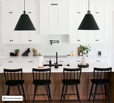 Black Bar Stools Kitchen, Kitchen Barstools, Farmhouse Bar Stools, Black Counter Stools, Florida Kitchen, Black Stool, Kitchen Countertop Decor, Ranch Kitchen, Island Stools