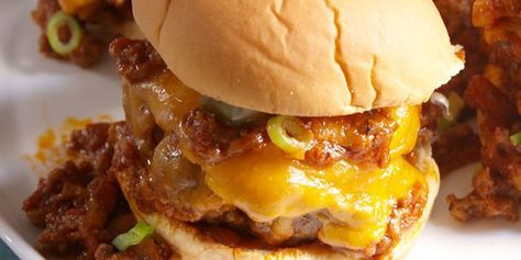 Best Chili Cheese Burgers Recipe - How to Make Chili Cheese Burgers Cheese Burger Recipe, Chili Cheese Burger, Yummy Sandwiches, Pulled Pork Burger, Cheese Burgers, Best Chili, Future Chef, Kids Dinner, Best Burger Recipe