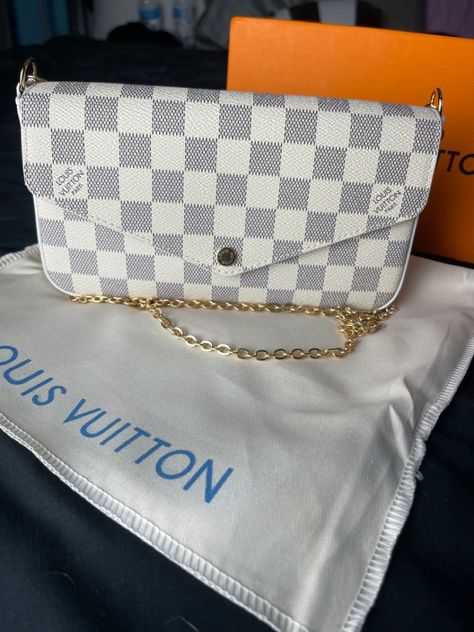 Louis Vuitton hand bag, white checkered pattern, designer handbag White Checkered Louis Vuitton Bag, White Luis Viton Bag, White Louis Vuitton, Louis Vuitton Crossbody Bag, Louis Vuitton Crossbody, Handbags Luxury, Louis Vuitton Purse, White Purse, Luxury Crossbody