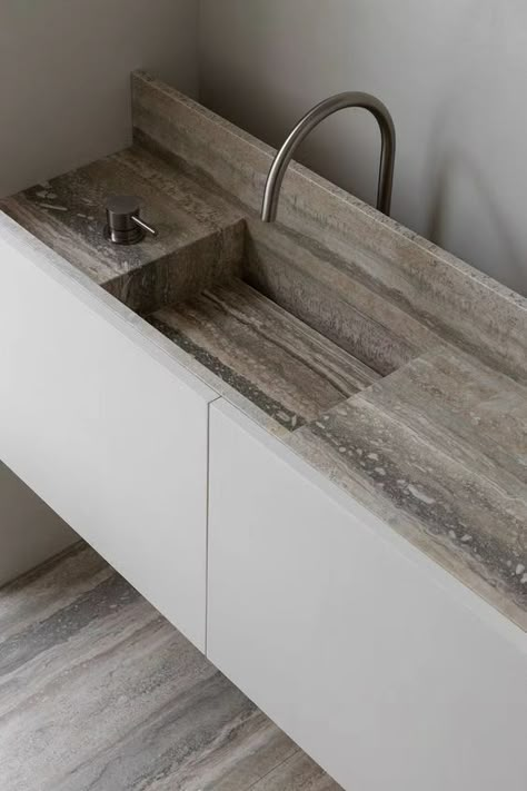 Travertine Floors Bathroom, Travertine Bathroom, Silver Travertine, Toilette Design, Restroom Design, Home Kitchen Decor, Bad Inspiration, Kitchen Vanity, Contemporary Bathrooms